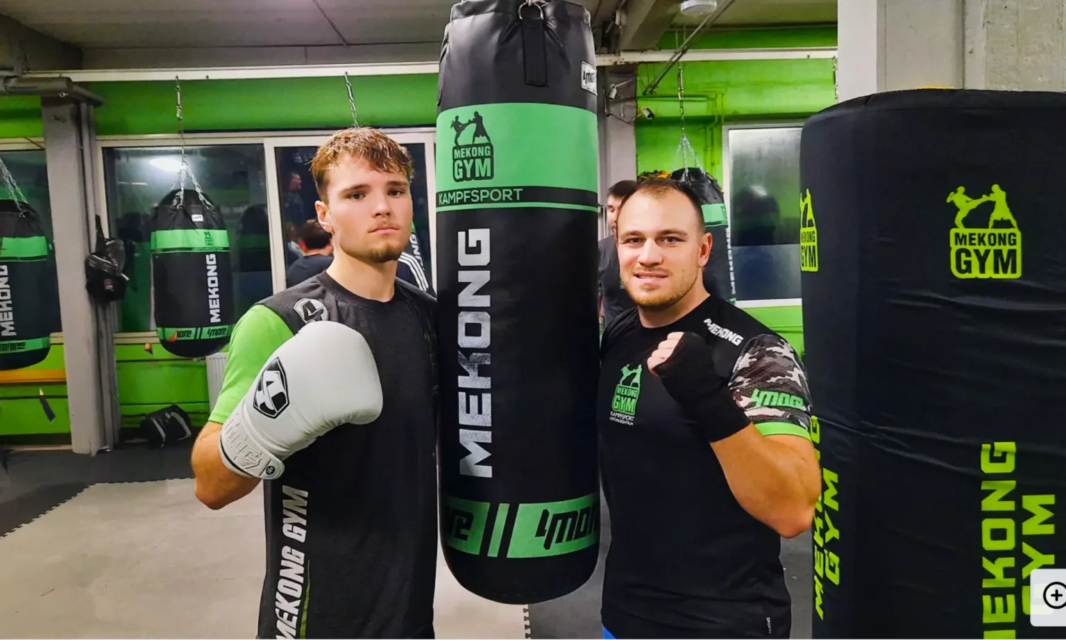 In unserem Mekong Box Gym in Neu-Ulm reift ein außergewöhnliches Talent heran, das die Boxwelt aufhorchen lässt. Der erst 16-jährige Yannick Müller hat nicht nur den festen Willen, an die Spitze zu gelangen, sondern auch das Talent und die Disziplin, diesen Traum zu verwirklichen. Ein aktueller Artikel in der Augsburger Allgemeinen würdigt seinen bisherigen Weg und seine beeindruckenden Erfolge. Wir möchten diese Gelegenheit nutzen, um Yannicks Geschichte zu teilen und einen Blick hinter die Kulissen des Erfolgs zu werfen.